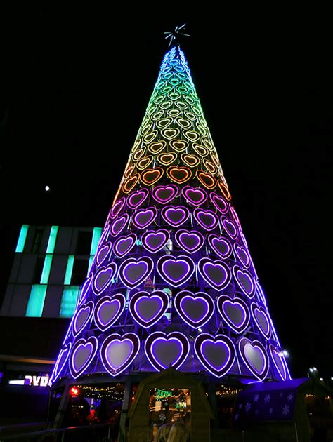 Liverpool One Christmas Tree © David Dixon cc-by-sa/2.0 :: Geograph ...