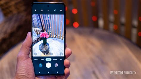 Motorola Edge announced: Will a nice screen and better camera be enough? - Android Authority