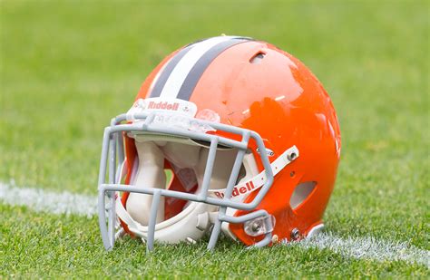 Cleveland Browns 'new' helmet is ... let's just say it looks familiar