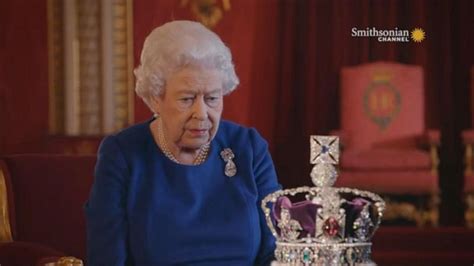 Video Queen Elizabeth and the crown up close - ABC News