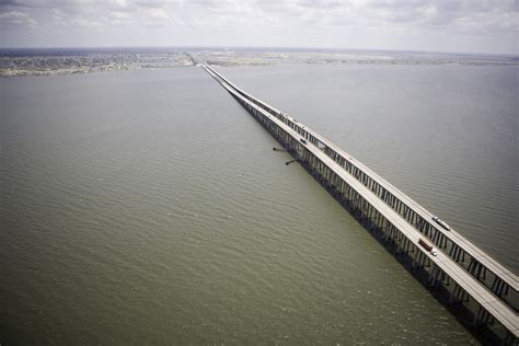 File:Twin span bridge in New Orleans.jpg