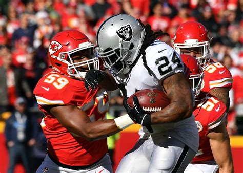 Live NFL updates: Raiders vs. Chiefs, Sunday morning