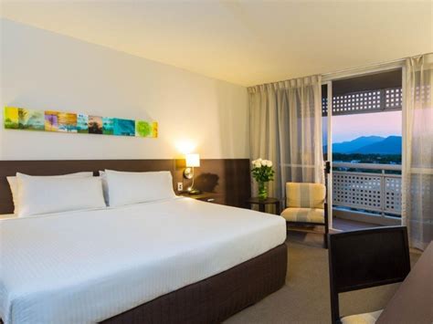 Holiday Inn Cairns Harbourside - Cairns, Australia