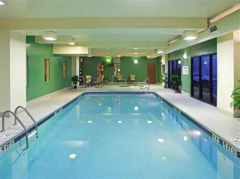 Holiday Inn Express Wilmington, Wilmington (OH) | Best Price Guarantee ...