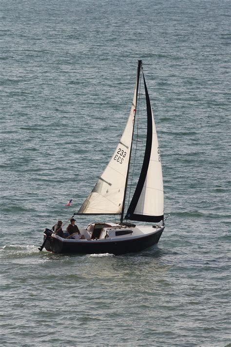 Small Sloop Sailboat Free Stock Photo - Public Domain Pictures