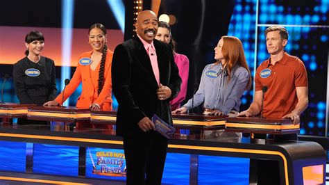 Comedian Steve Harvey brings families, friends, laughter, charity to summer fun with new season ...