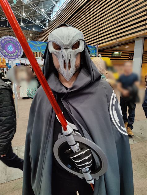 Sith Inquisitor Cosplay