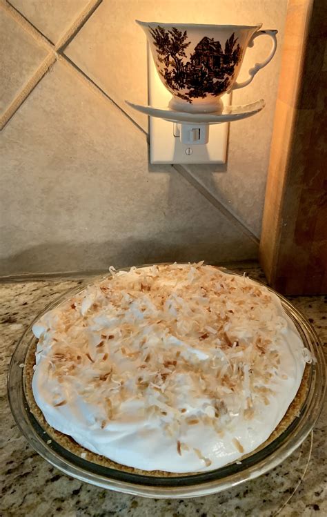 Kitty's Kozy Kitchen: Coconut Cream Pie with Coconut Crust