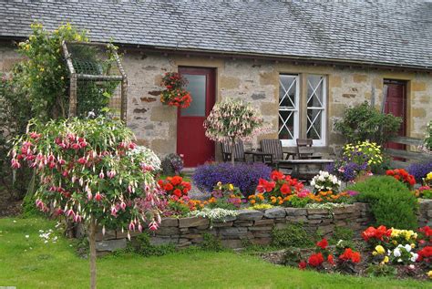 Rustic Cottage With Beautiful Garden : Beautiful Garden for Chic ...