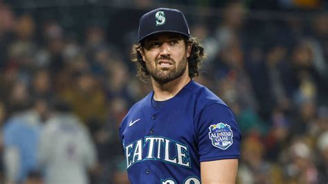 Mariners lose former Cy Young Award winner for season | Yardbarker