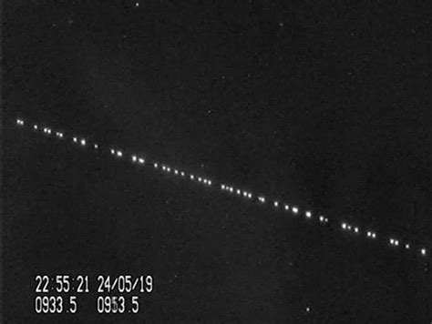 Wow! This Is What SpaceX's Starlink Satellites Look Like in the Night Sky | Space