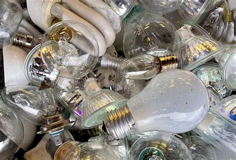 How to Dispose of Fluorescent Light Bulbs | Maine Labpack