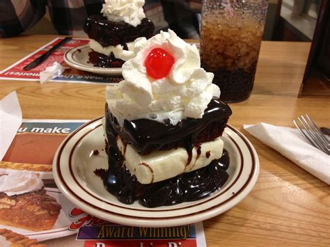 Hot Fudge Cake | A delicious hot fudge cake from Frisch's Bi… | Travis Estell | Flickr