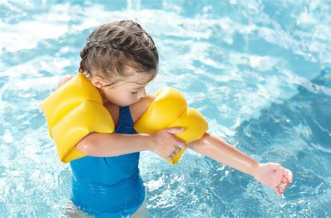 5 Reasons Why Floaties are a Bad Idea - Aquastar Swim Schools