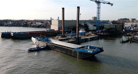 Split hopper barge for dredging in canals, ports at sea - Baars Sliedrecht