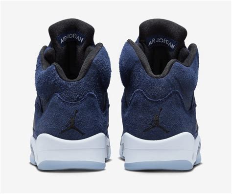 FIRST LOOKS AT THE AIR JORDAN 5 MIDNIGHT NAVY