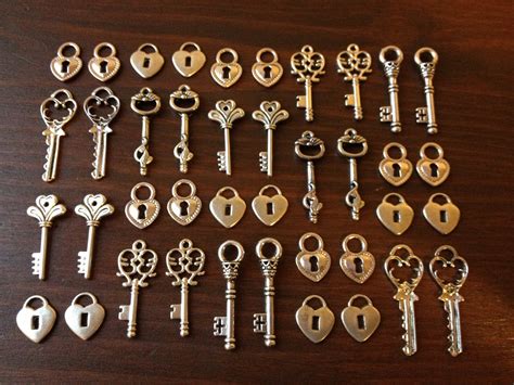 Lock & Key Skeleton Keys and Locks 20 x Antique Silver