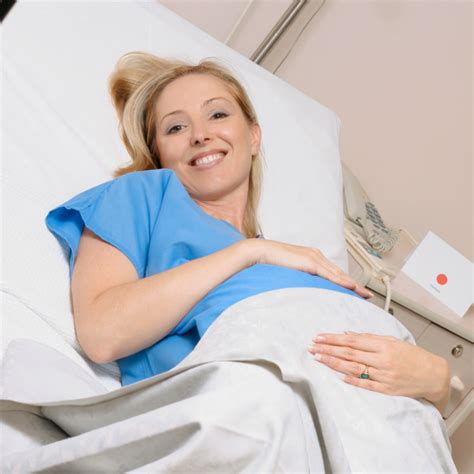 How to Manage Pain During Childbirth - Easy Mom and Baby