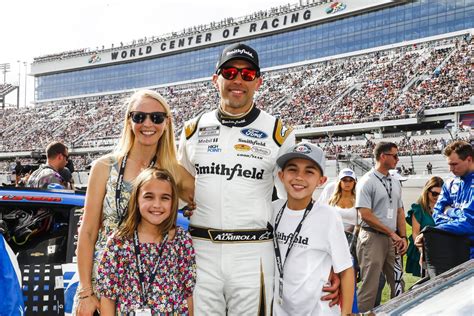 Aric Almirola on Twitter: "Annual family photo at @DAYTONA to kickoff a another great season. # ...