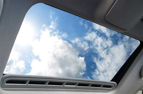 Sunroof definition and meaning | Collins English Dictionary