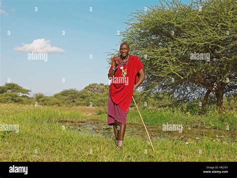 Kenya traditional clothing hi-res stock photography and images - Alamy