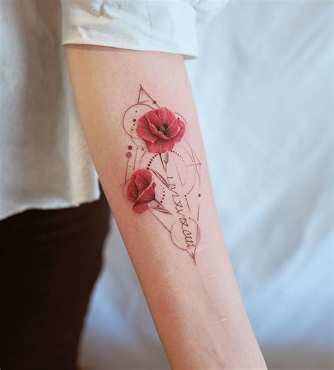 Klaproos | Poppies tattoo, Flower tattoo, Small tattoos