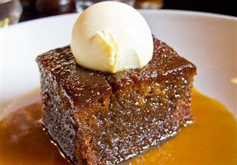 Homemade sticky toffee pudding - Pikalily food blog