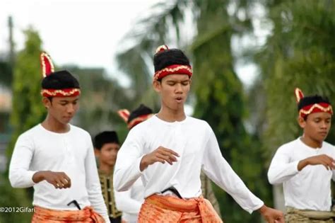 Tari Seudati : Fungsi, Gerakan, Properti dan Sejarahnya - Lezgetreal