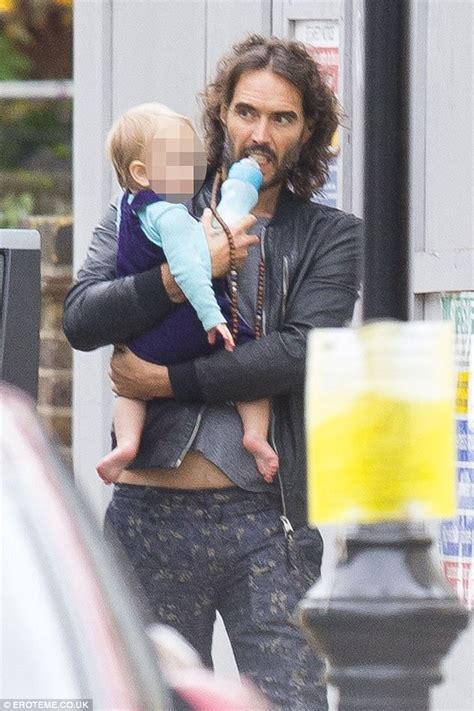 Russell Brand enjoys low-key stroll with daughter Mabel | Daily Mail Online