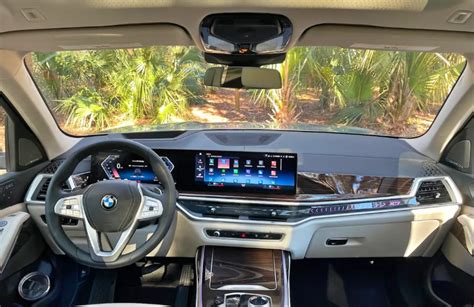 2025 BMW X7 Interior - CwrCars.com