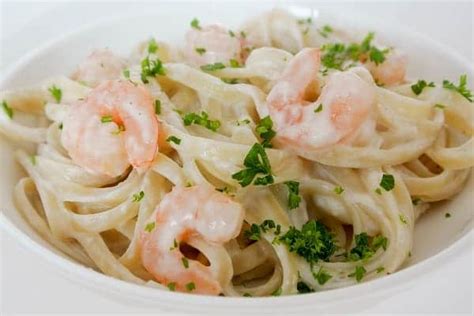 Pasta Alfredo con Camarones Casera con sabor incomparable.