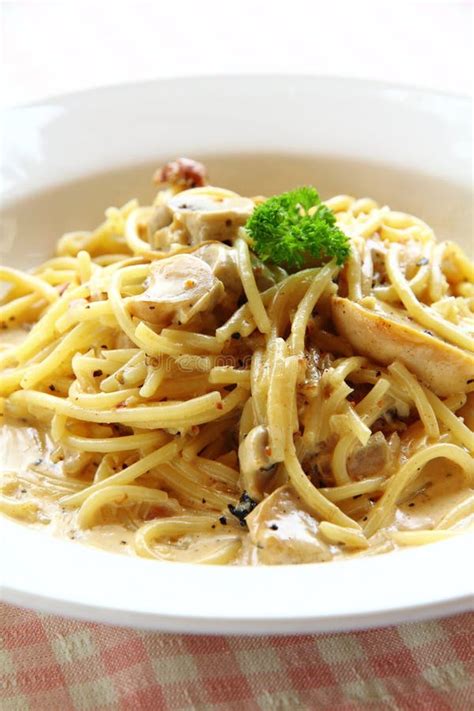 Spaghetti Carbonara Chicken Stock Photo - Image of pattern, plate: 18068224