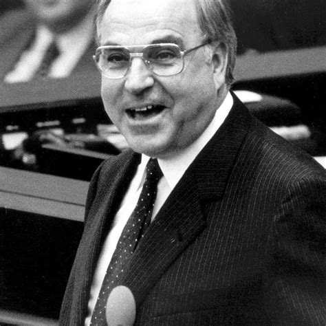 Helmut Kohl Biography