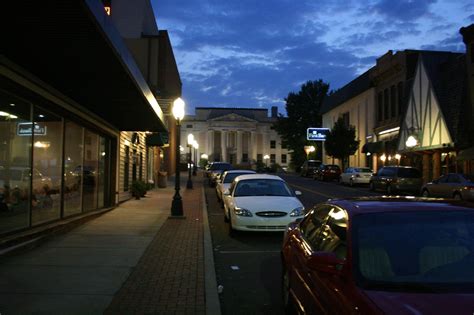 Downtown Huntingdon, Tennessee | Tennessee, Favorite places, Nashville