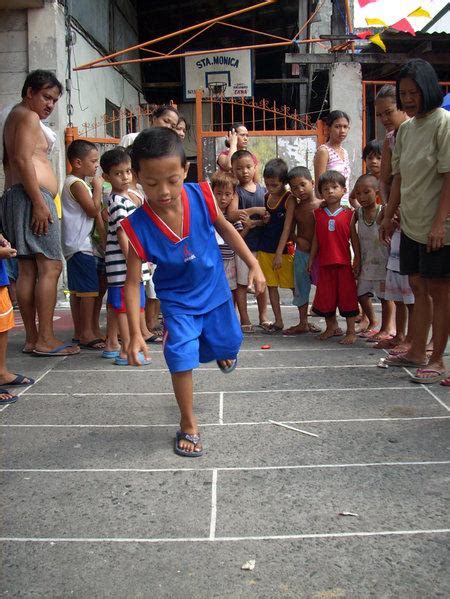 Go Philippines: Larong Piko or Hopscotch