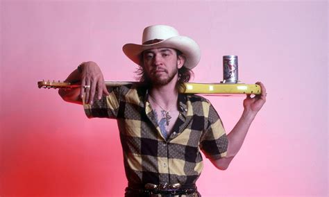 10 Best Stevie Ray Vaughan Songs of All Time - Singersroom.com