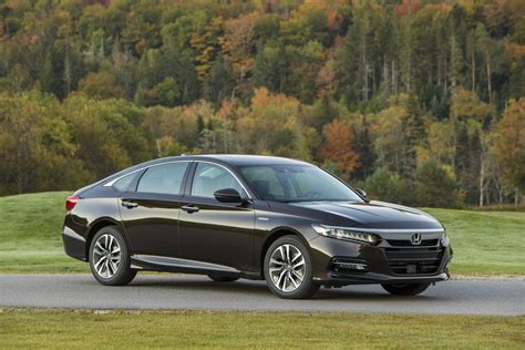 What Gas Mileage Does the 2018 Honda Accord Hybrid Get? | Cars.com