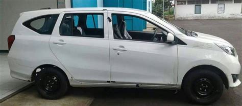 Daihatsu Sigra (rebadged Toyota Calya) leaked in all colors