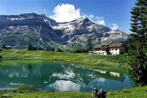 Fall in the Vaud Alps - SkoutTravel