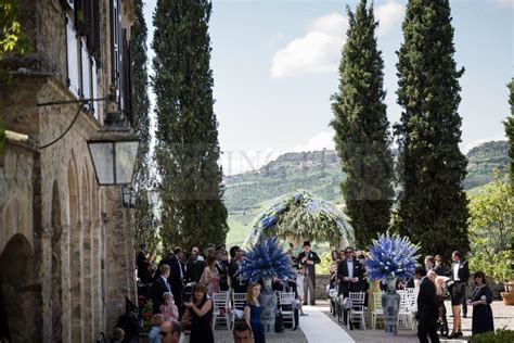 An exclusive, breathtaking outdoor wedding in Tuscany: elegance ...