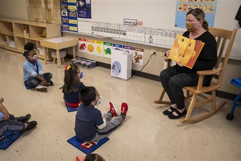 Chicago Public Schools Set to Pull Mask Mandate for Students and ...