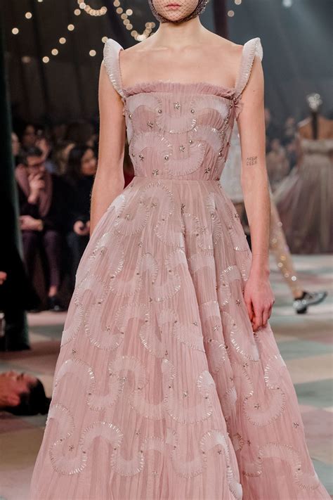 Christian Dior Spring 2019 Couture Collection - Vogue | Dresses, Fashion, Beauty dress