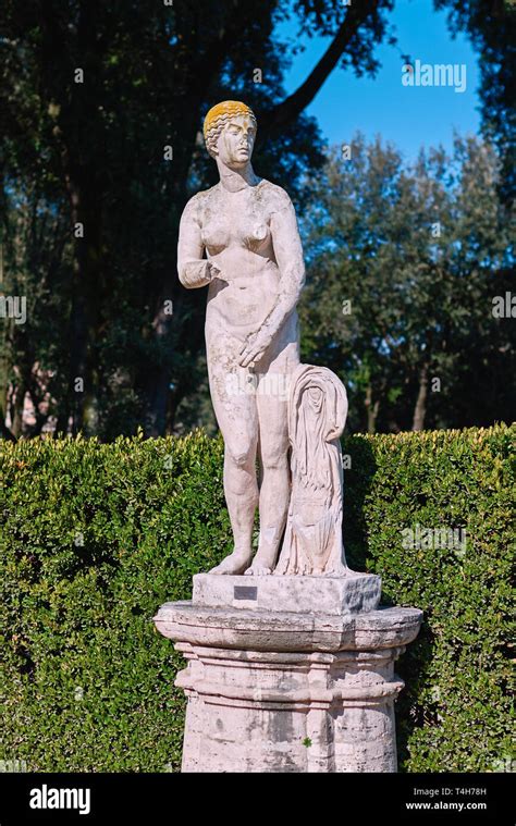 Villa borghese statue hi-res stock photography and images - Alamy