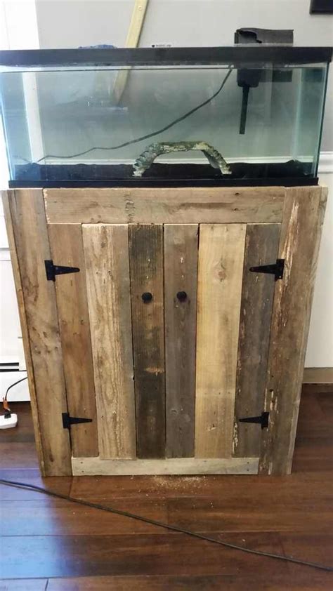 20 gallon fish tank stand made of pallets. - #fish #Gallon #pallets #Stand #tank | Fish tank ...