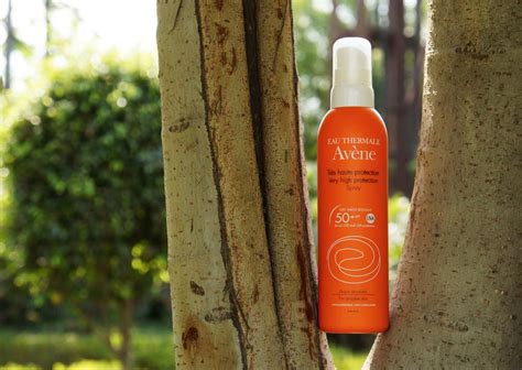 Avene Very High Protection SPF 50+ Spray Sunscreen Review - Heart Bows & Makeup