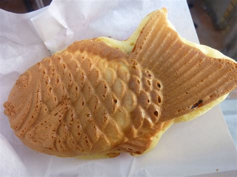 Taiyaki (Japanese red bean pastry in fish shape) | Delicious deserts ...