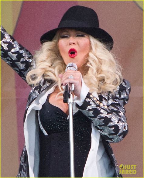 Pregnant Christina Aguilera Performs with Her Tiny Baby Bump!: Photo ...