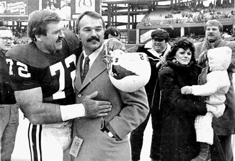 Former football Cardinals lineman Conrad Dobler dies at 72