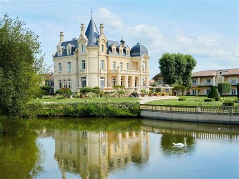 Top 10 Best Chateau Hotels Near Bordeaux [2024]