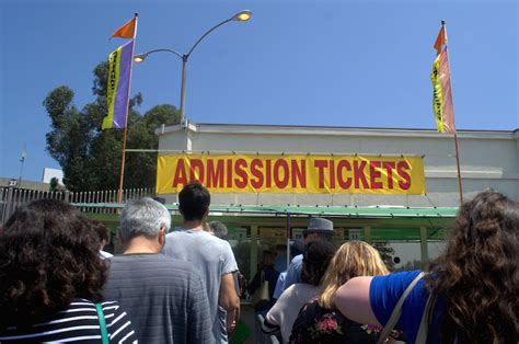 This is What an Afternoon at The Rose Bowl Flea Market Looks Like